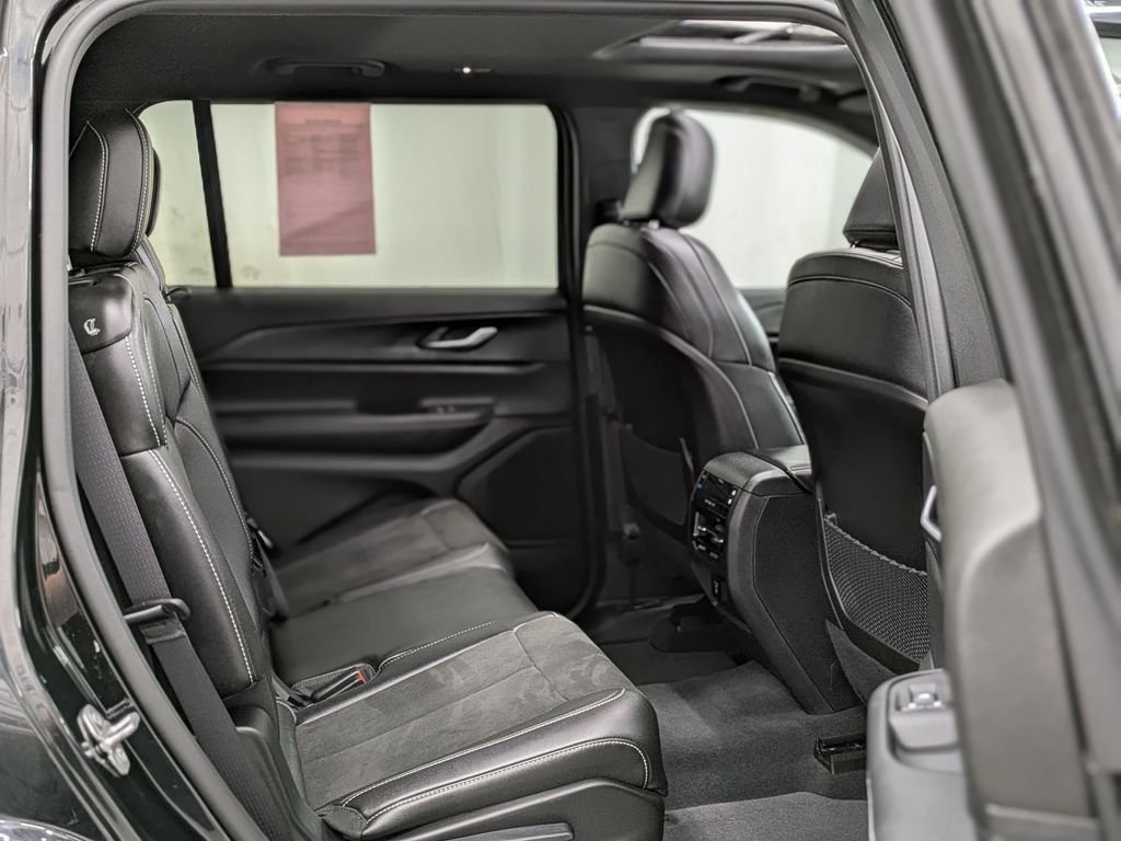 Used 2023 Black Jeep Altitude image 23
