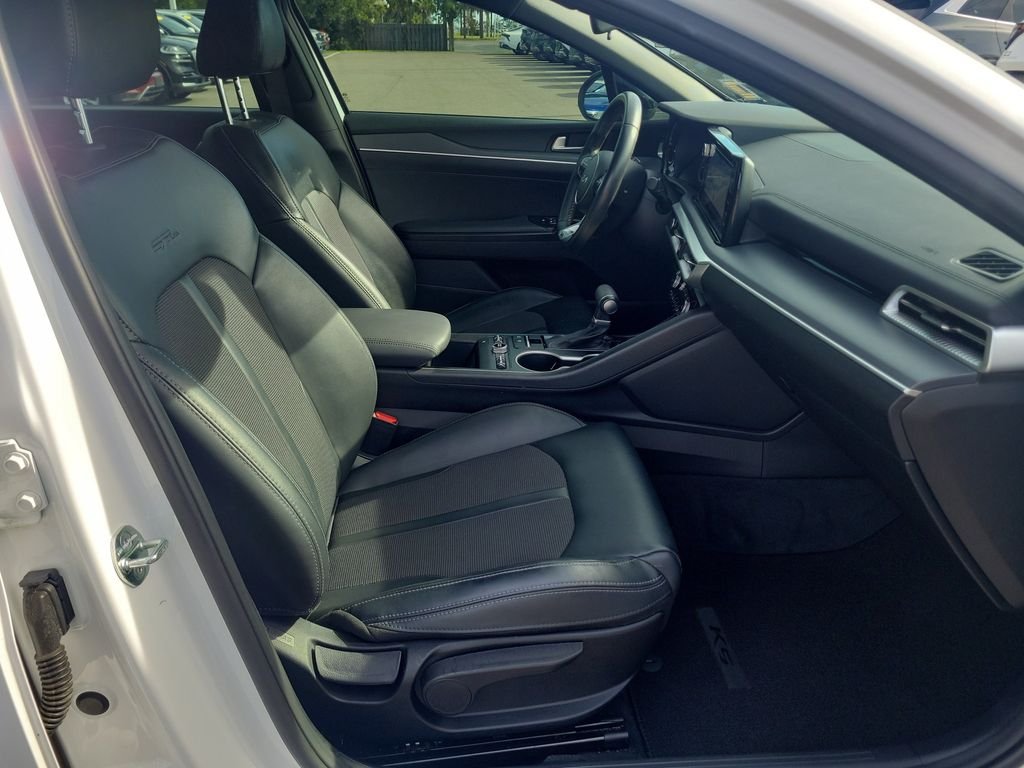 Used 2024 White Kia GT-Line image 7