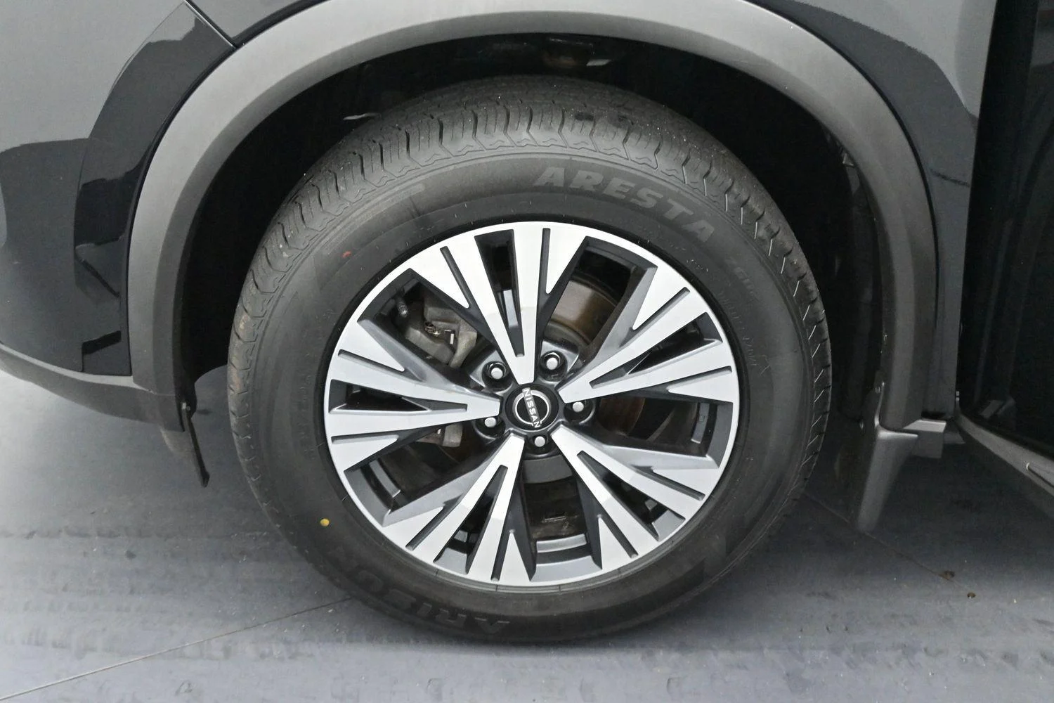 Used 2023 Super Black Nissan SV image 32