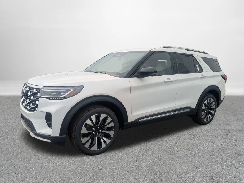 New 2026 Star White Metallic Tri-Coat Ford Platinum™ image 8