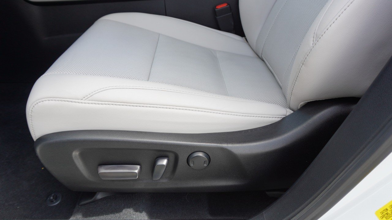 Used 2022 White Lexus RX 350 image 26