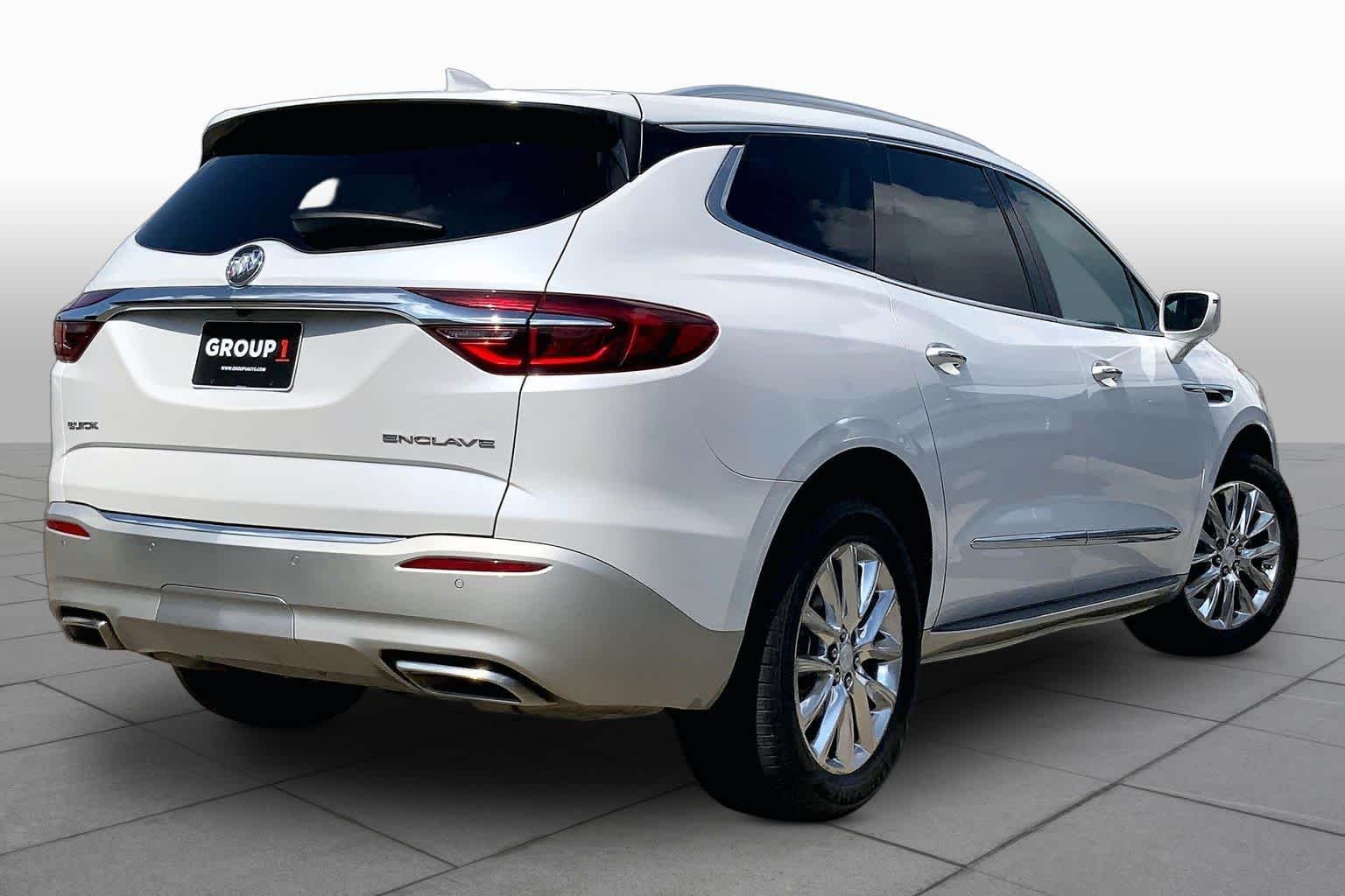 Used 2018 White Frost Tricoat Buick Premium image 13