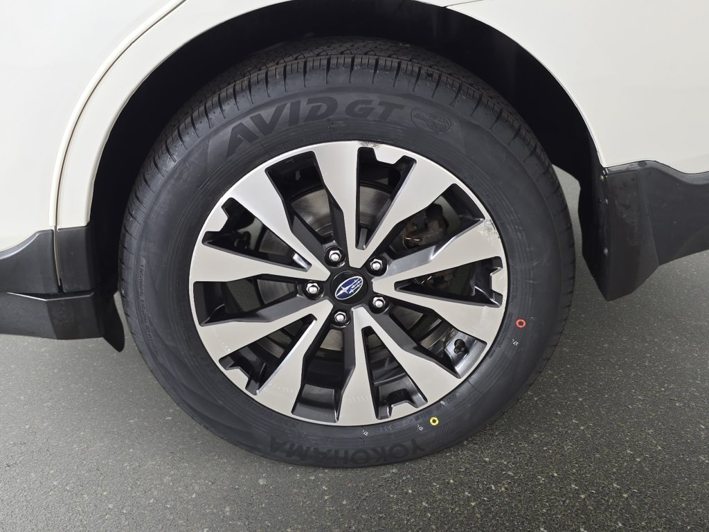 Used 2015 Crystal White Pearl Subaru 2.5i image 36