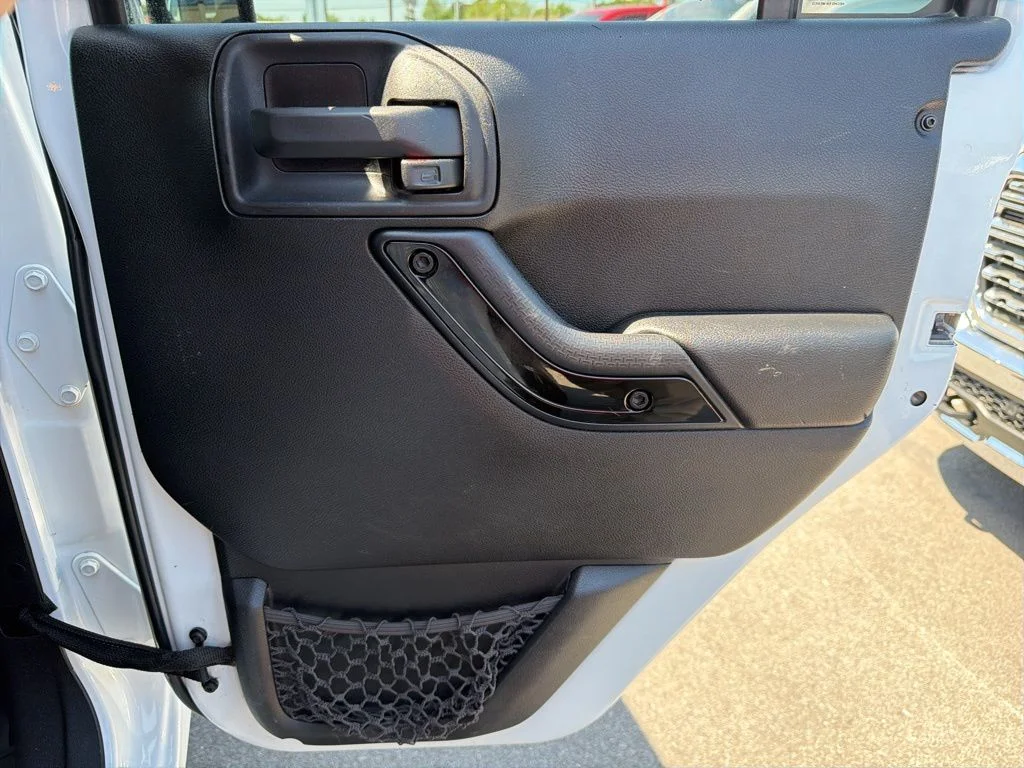 Used 2014 White Jeep Unlimited Sahara image 19