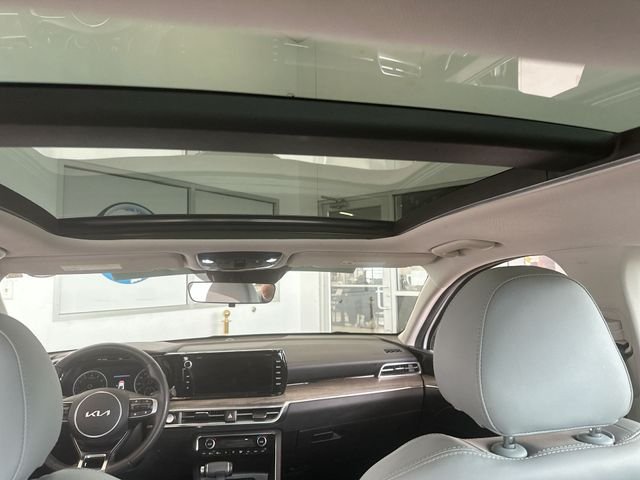 Used 2024 White Kia EX image 18