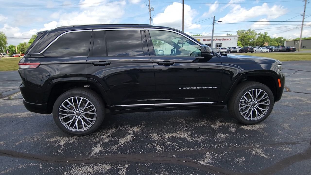 New 2026 Diamond Black Crystal Pearl-Coat Exterior Paint Jeep Summit image 9