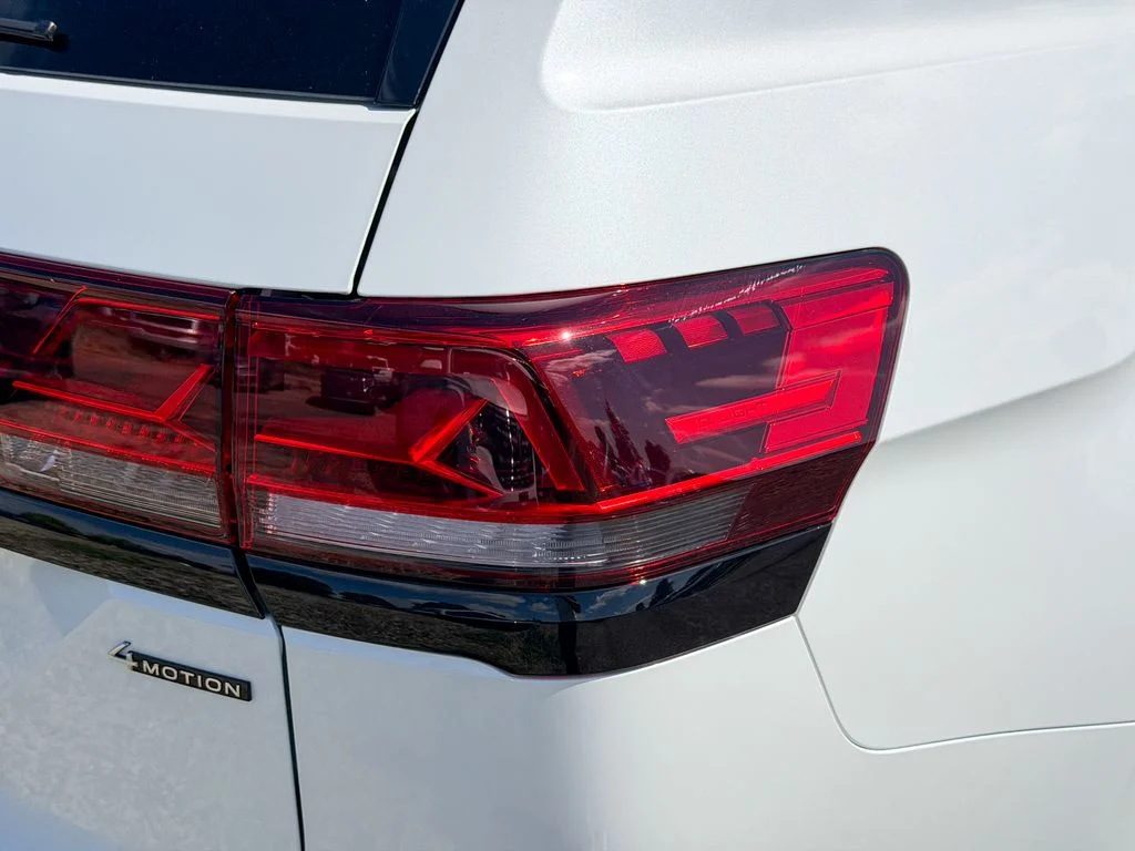 New 2026 Opal White Pearl Volkswagen 2.0T Peak Edition image 8