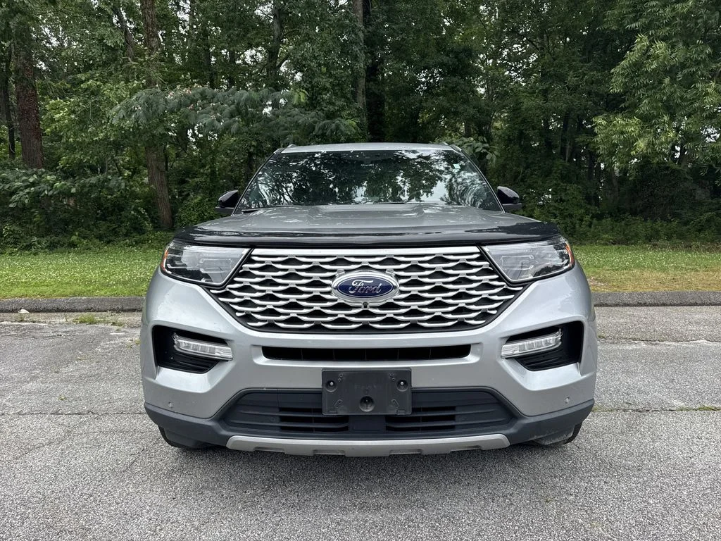Used 2023 Silver Ford Platinum image 2