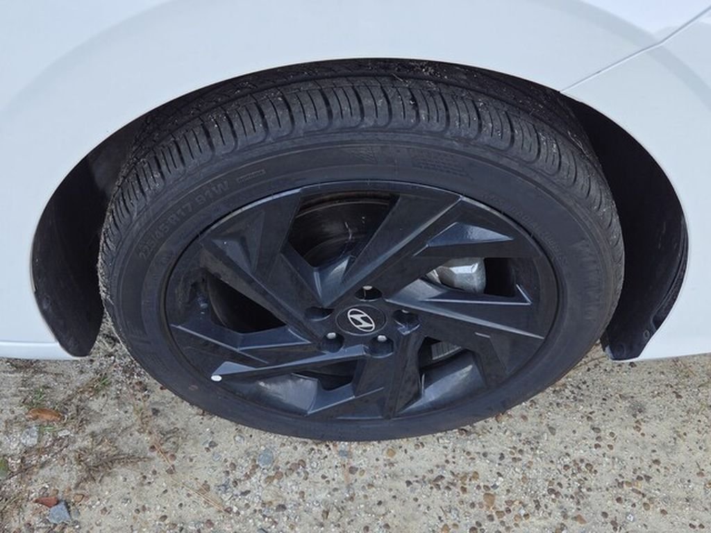 Used 2026 White Hyundai SEL Sport image 17