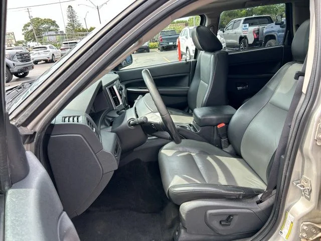 Used 2009 Light Graystone Pearl Jeep Laredo image 29