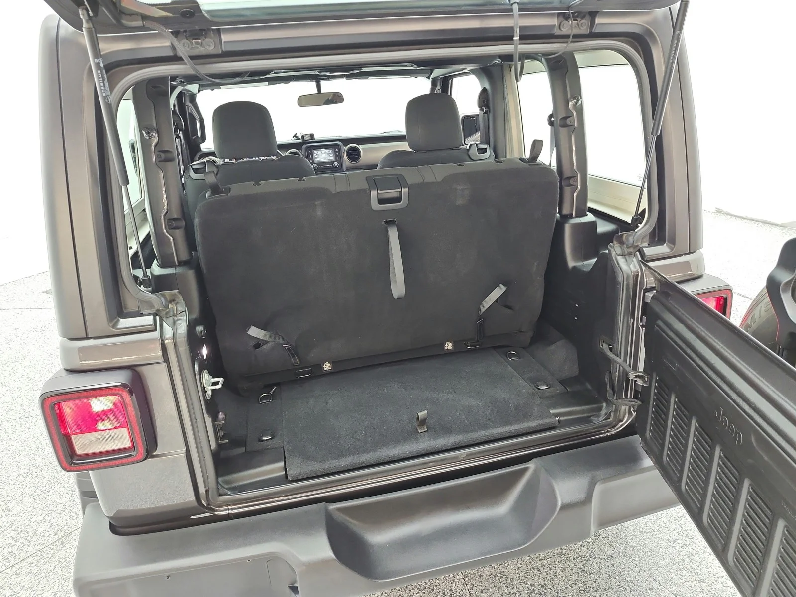 Used 2018 Granite Crystal Metallic Clearcoat Jeep Sport image 20
