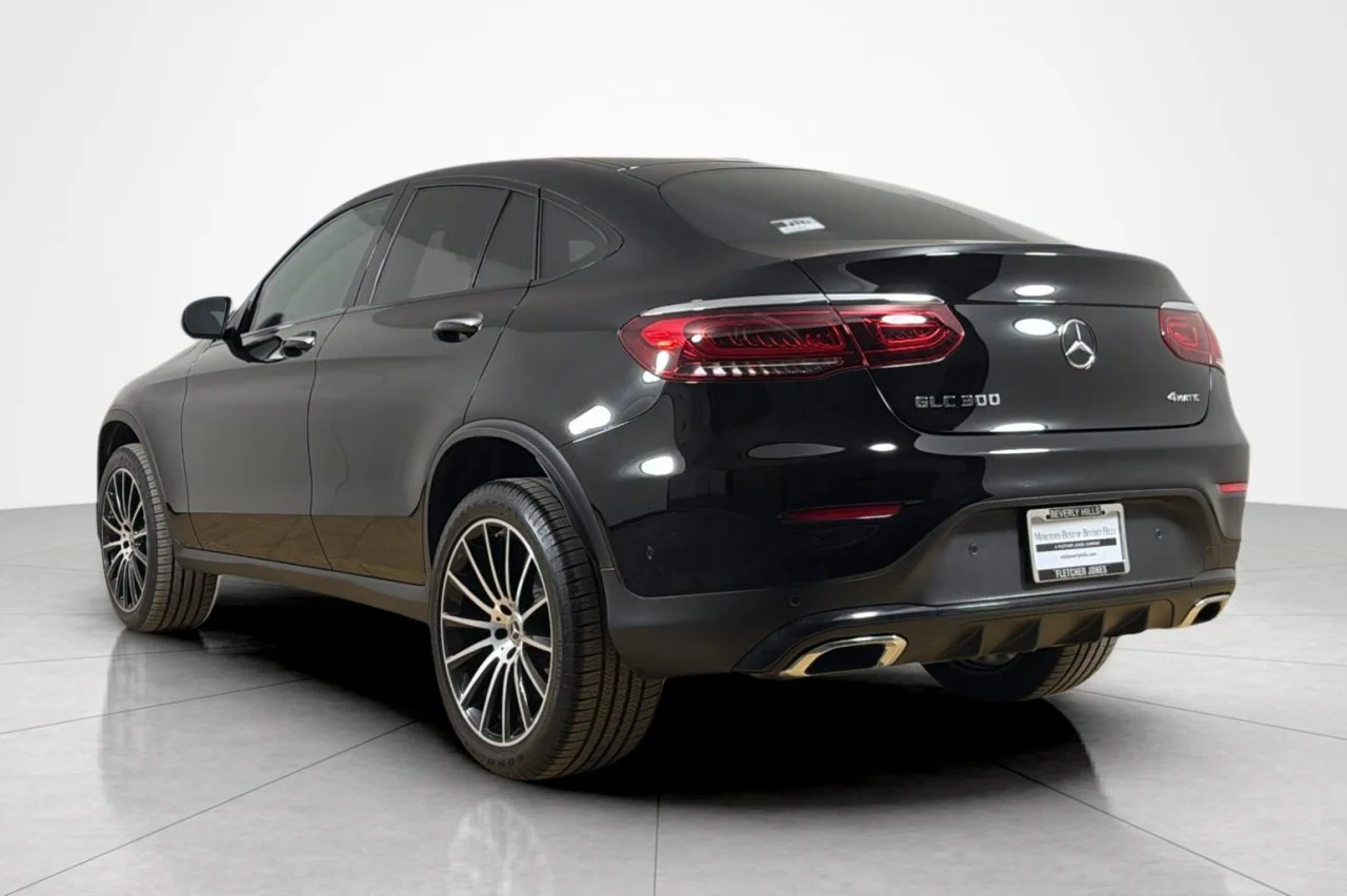 Used 2022 Black Mercedes-Benz GLC 300 image 3