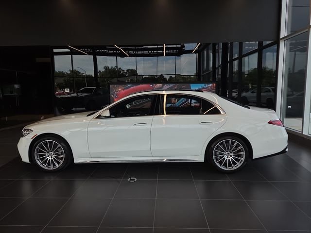 New 2026 MANUFAKTUR Moonlight White Metallic Mercedes-Benz S580 image 6