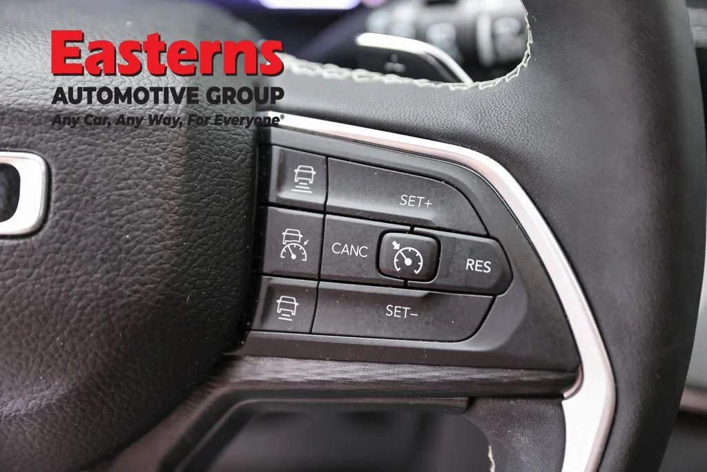 Used 2023 Black Jeep Altitude image 16