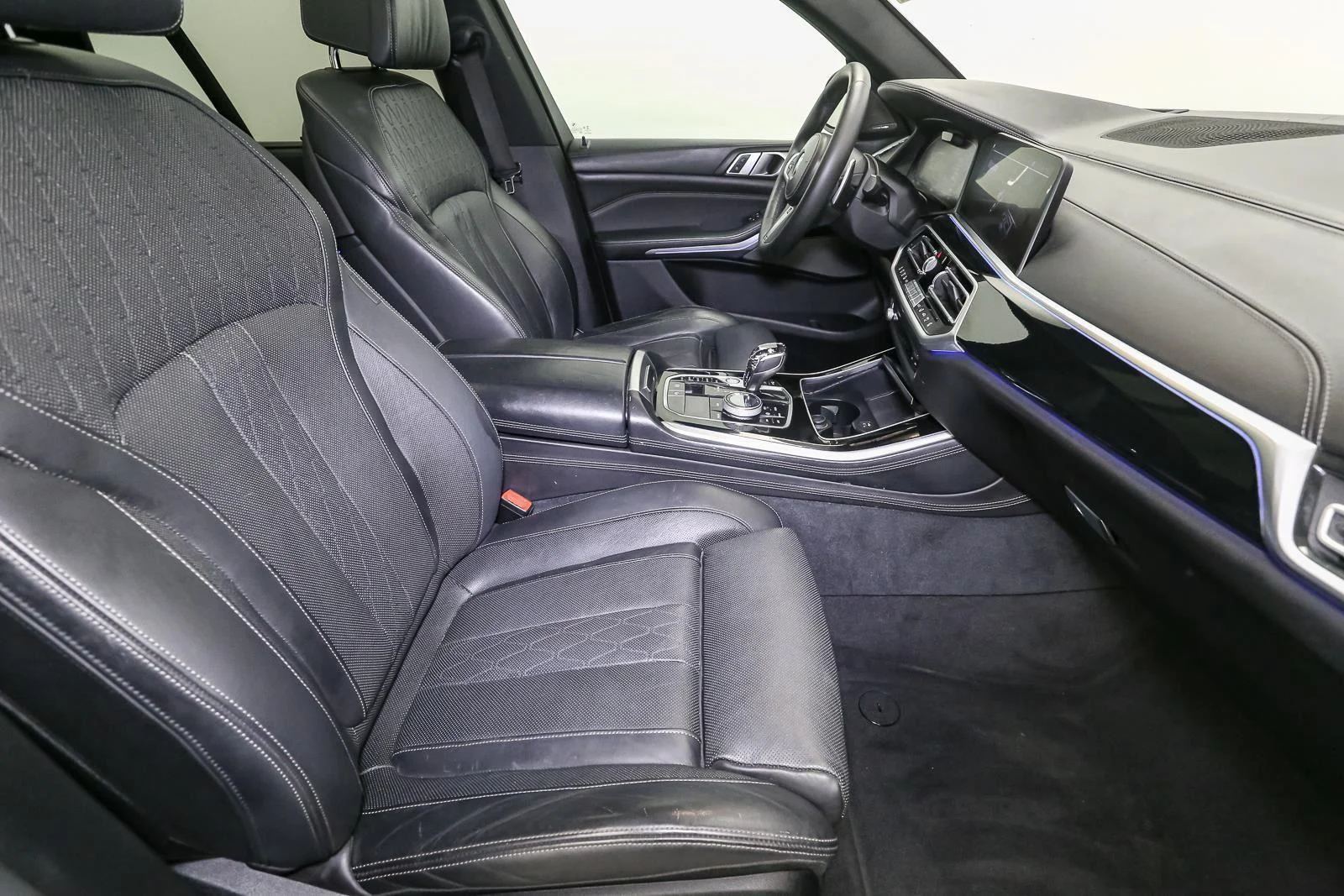 Used 2019 Black Sapphire Metallic BMW xDrive50i image 19