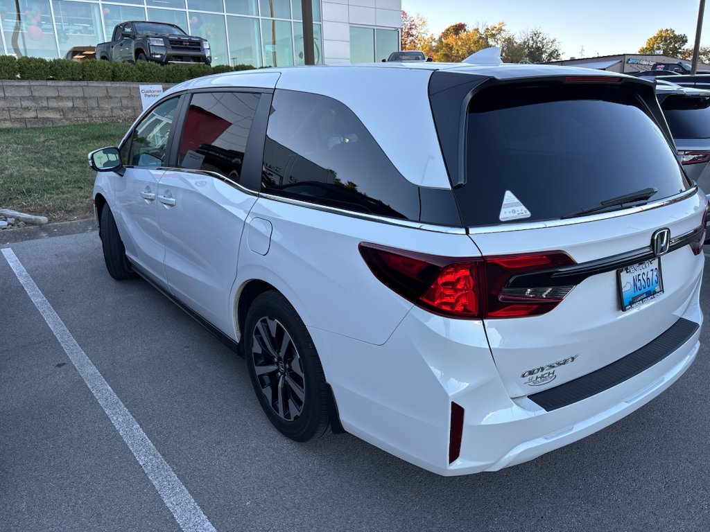 Used 2025 White Honda EX-L image 5