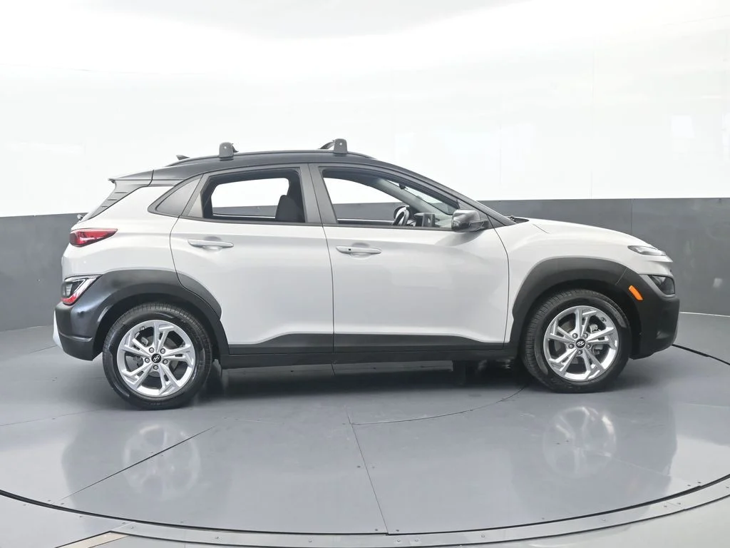 Used 2023 Cyber Silver w/Black Roof Hyundai SEL image 6