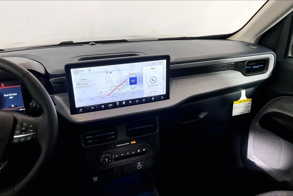 New 2026 Oxford White Ford XLT image 7