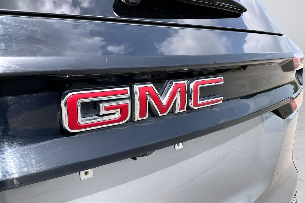 Used 2026 Silver GMC Elevation image 32