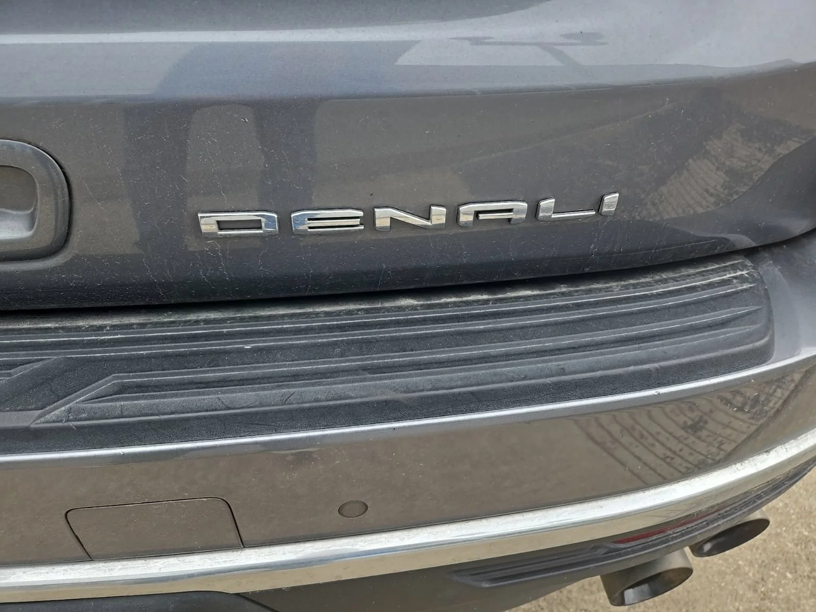 Used 2022 Satin Steel Metallic GMC Denali image 17
