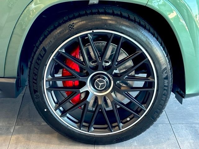 New 2026 MANUFAKTUR Ireland Mid Green Metallic Mercedes-Benz AMG® GLS 63 4MATIC+ SUV image 33