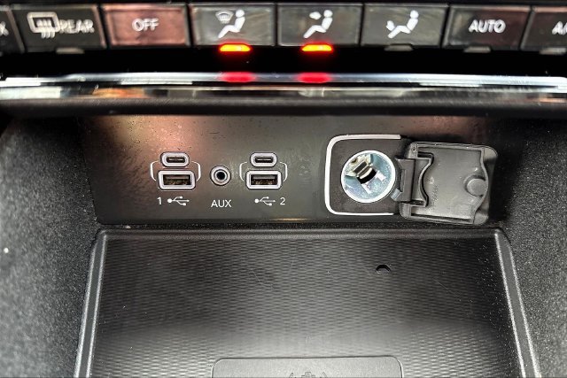 Used 2022 White Jeep Altitude image 18