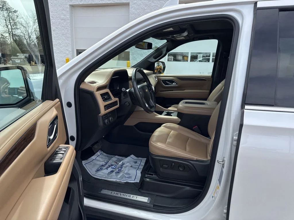 Used 2022 Iridescent Pearl Tricoat Chevrolet Premier image 13