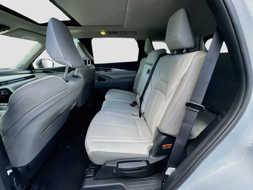 New 2027 White INFINITI LUXE image 26