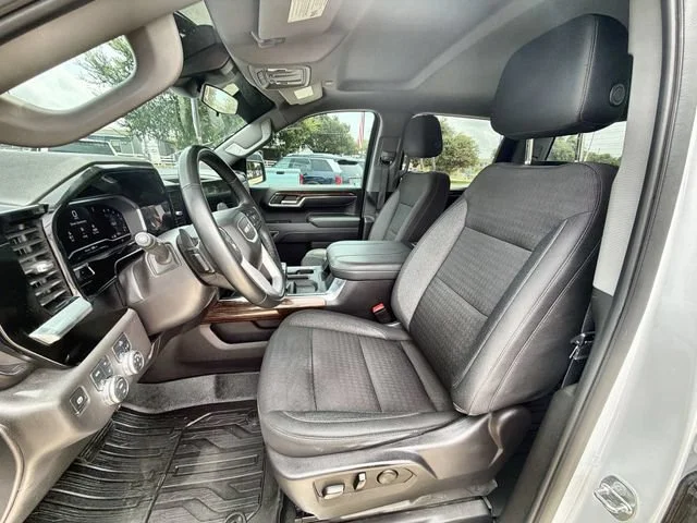 Used 2024 Summit White GMC Elevation image 18
