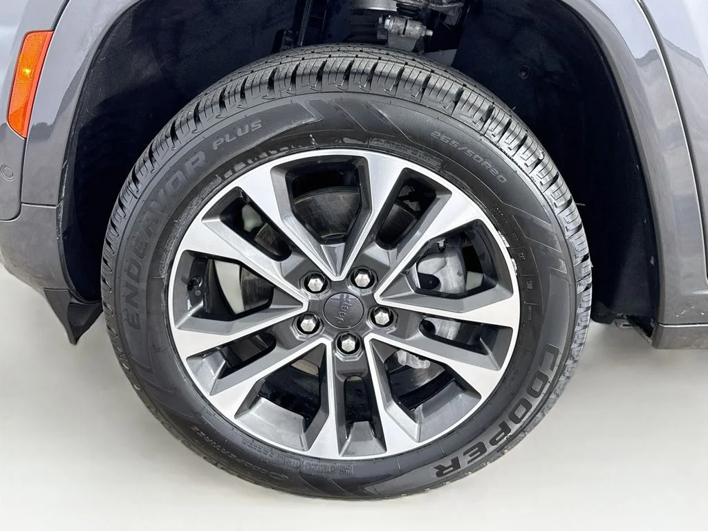 Used 2022 Gray Jeep Overland 4xe image 31
