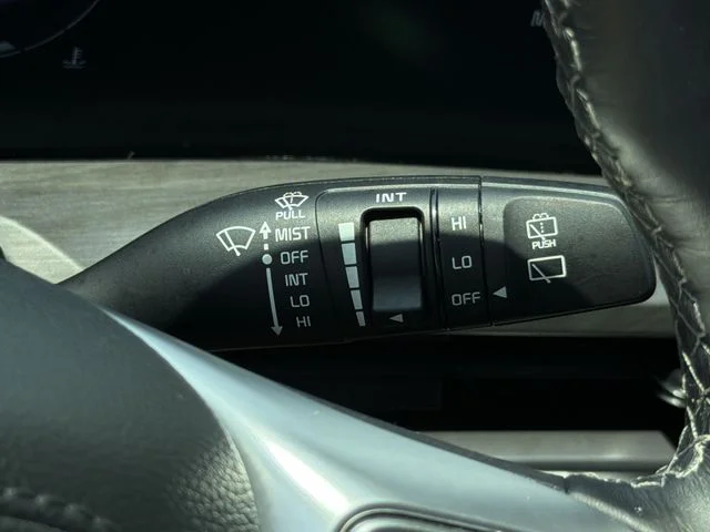 Used 2025 Black Kia EX X-Line image 31