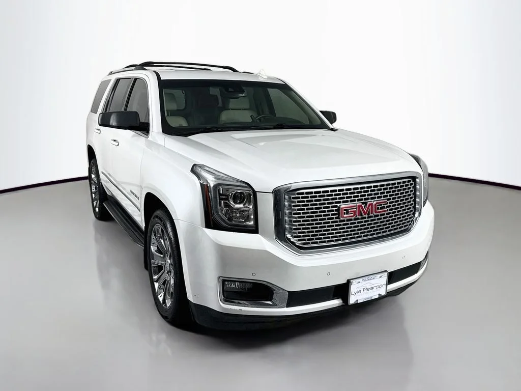 Used 2016 White Frost GMC Denali image 7