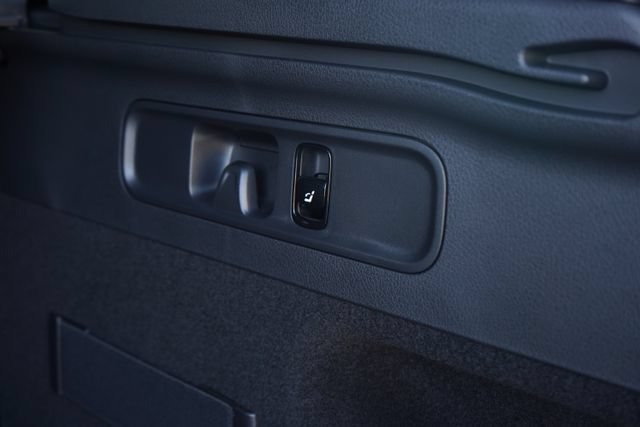 New 2026 Graphite Grey Metallic Mercedes-Benz GLC 300 image 41