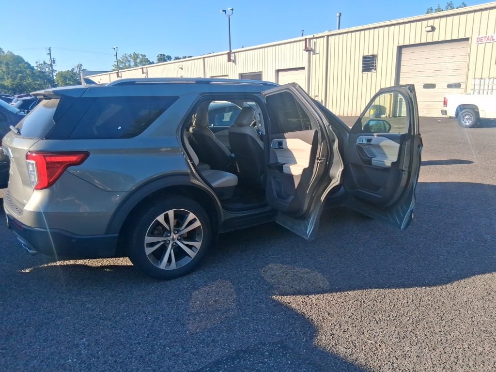 Used 2020 Green Ford Platinum image 16