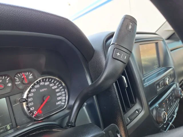 Used 2018 White GMC Base image 11