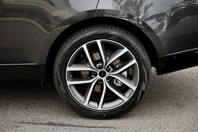 New 2026 Gray Land Rover SE image 7