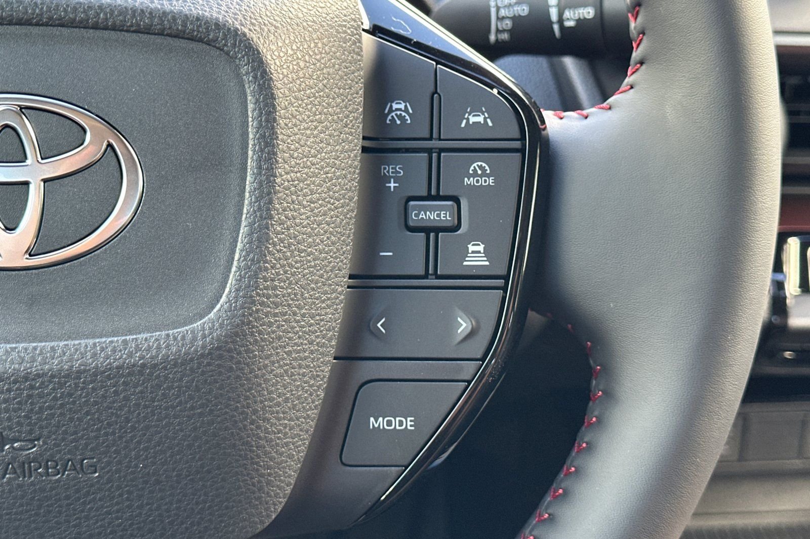 2026 Toyota Prius Plug-in Hybrid SE - Photo 31