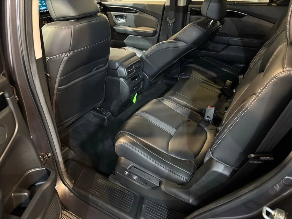 Certified Used 2025 Modern Steel Metallic Honda AWD TRG image 38