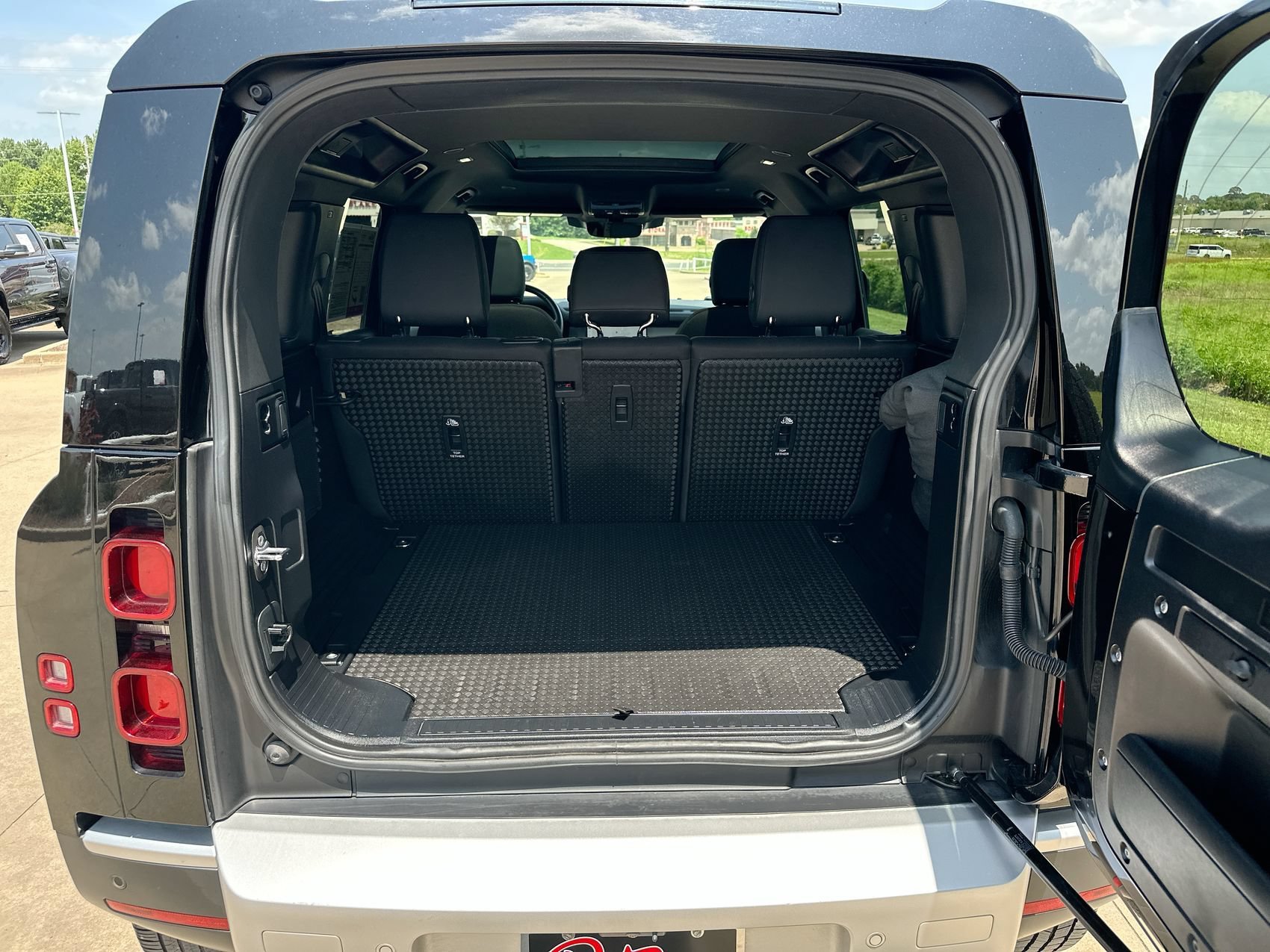 Used 2025 Black Land Rover S image 25