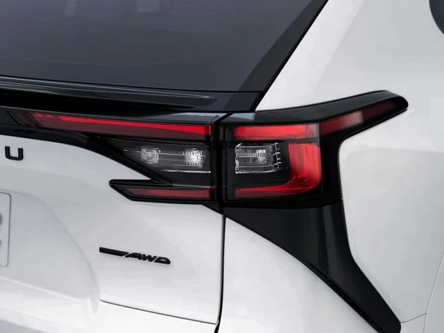 New 2026 COSMIC WHITE PEARL Subaru Premium image 12