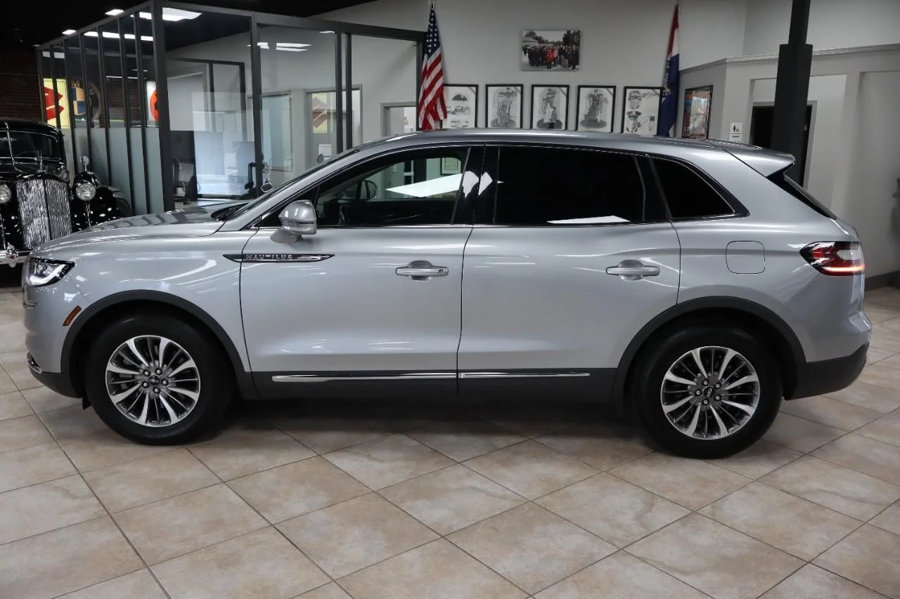 Used 2023 Silver Radiance Lincoln Reserve image 2