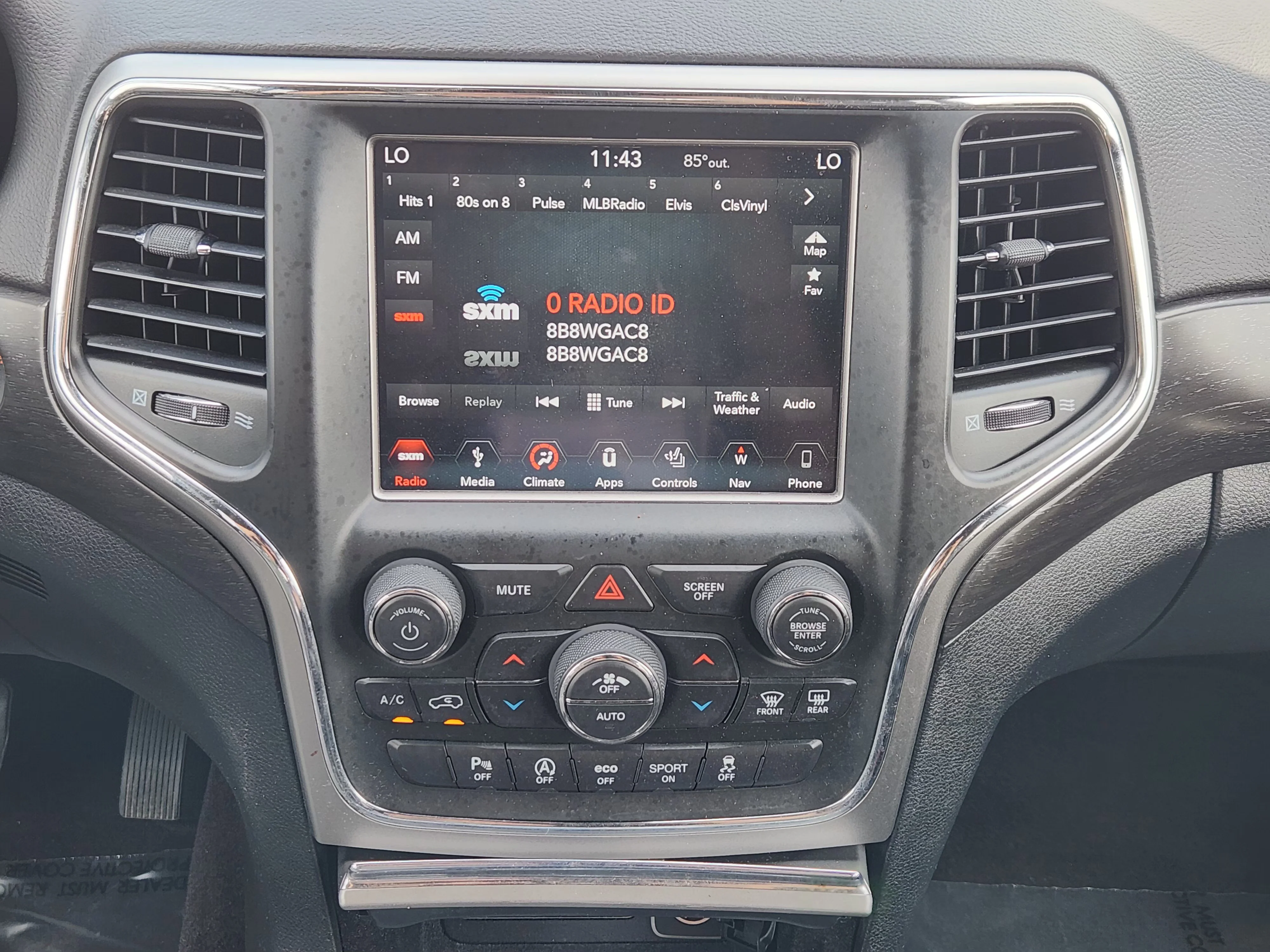 Used 2018 Granite Crystal Metallic Clearcoat Jeep Altitude image 16