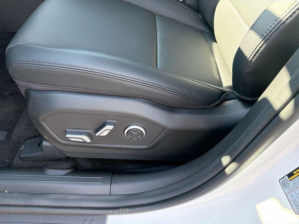 2026 Hyundai Santa Fe Limited - Photo 18