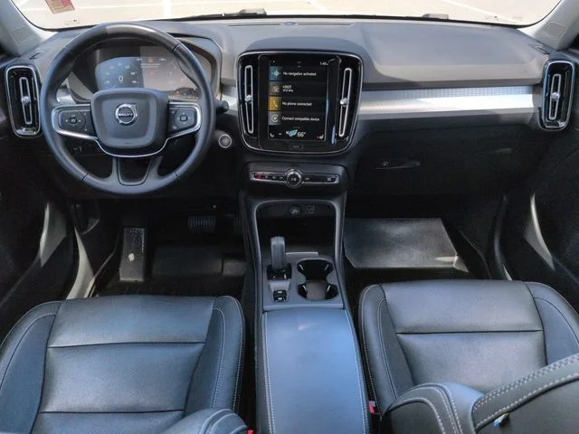 Used 2021 White Volvo Momentum image 15