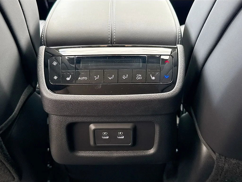 New 2027 RADIANT WHITE INFINITI Luxe FWD image 27