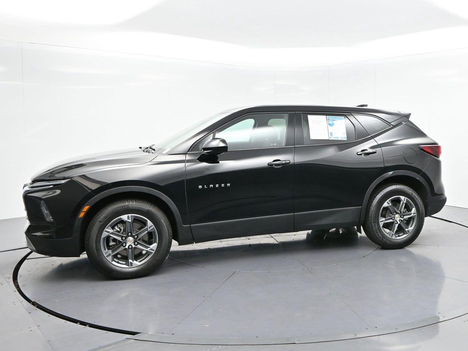 Used 2025 Black Chevrolet 2LT image 8