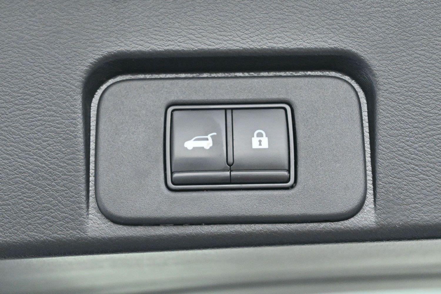 Used 2021 Pearl White Tricoat Nissan SV image 10