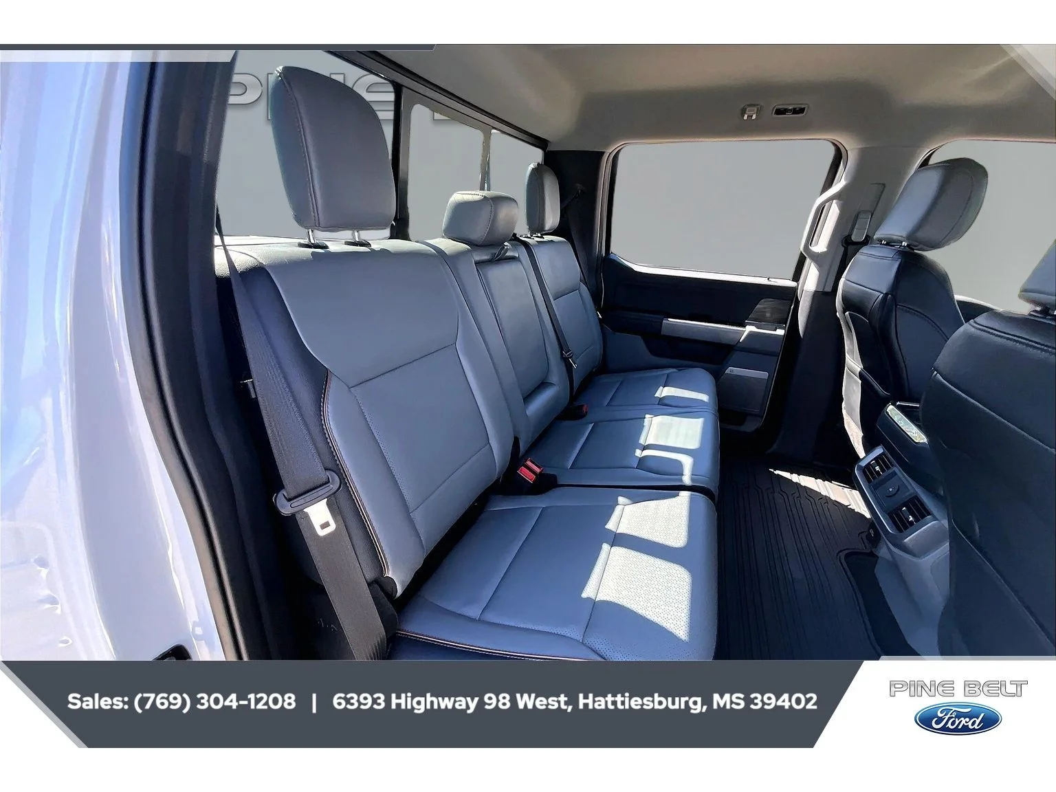 Used 2025 Space White Metallic Ford LARIAT image 21