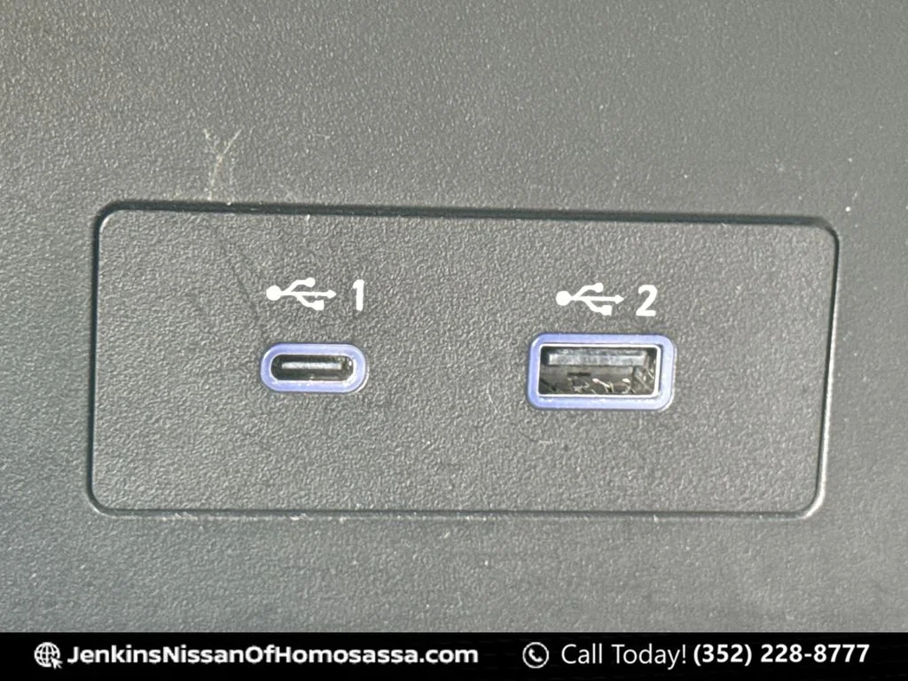 Used 2023 White Nissan Platinum image 38