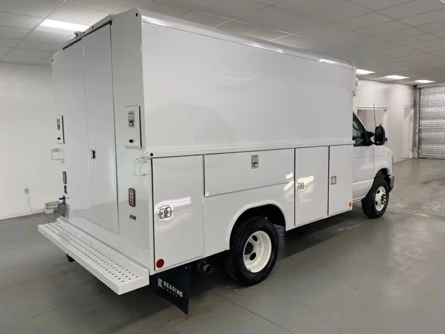 New 2025 Oxford White Ford E-350 SRW image 6